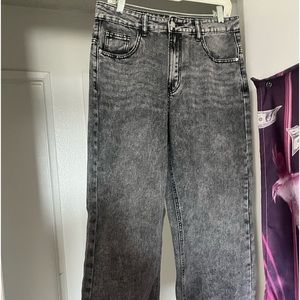 Size 32 ; Grayish Black ;